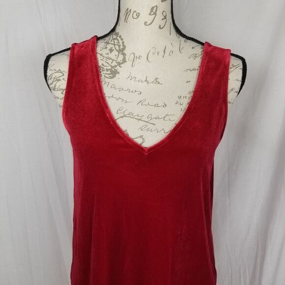 Gibson‎ Holiday Red Sleeveless Blouse Size XS - Picture 3 of 6